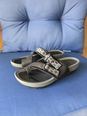 Baretraps “Aloha” sandals, size 9.5M